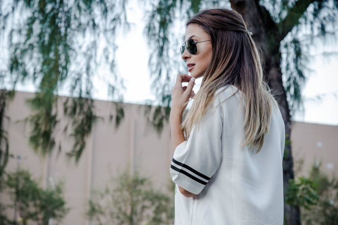 vestido estampado com scarpin